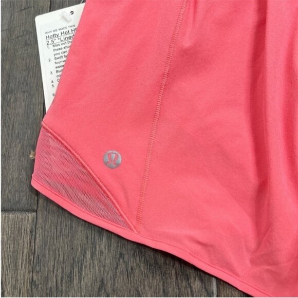 Lululemon NWT Hotty Hot High-Rise Short 2.5" Sakura Pink - Picture 4 of 9
